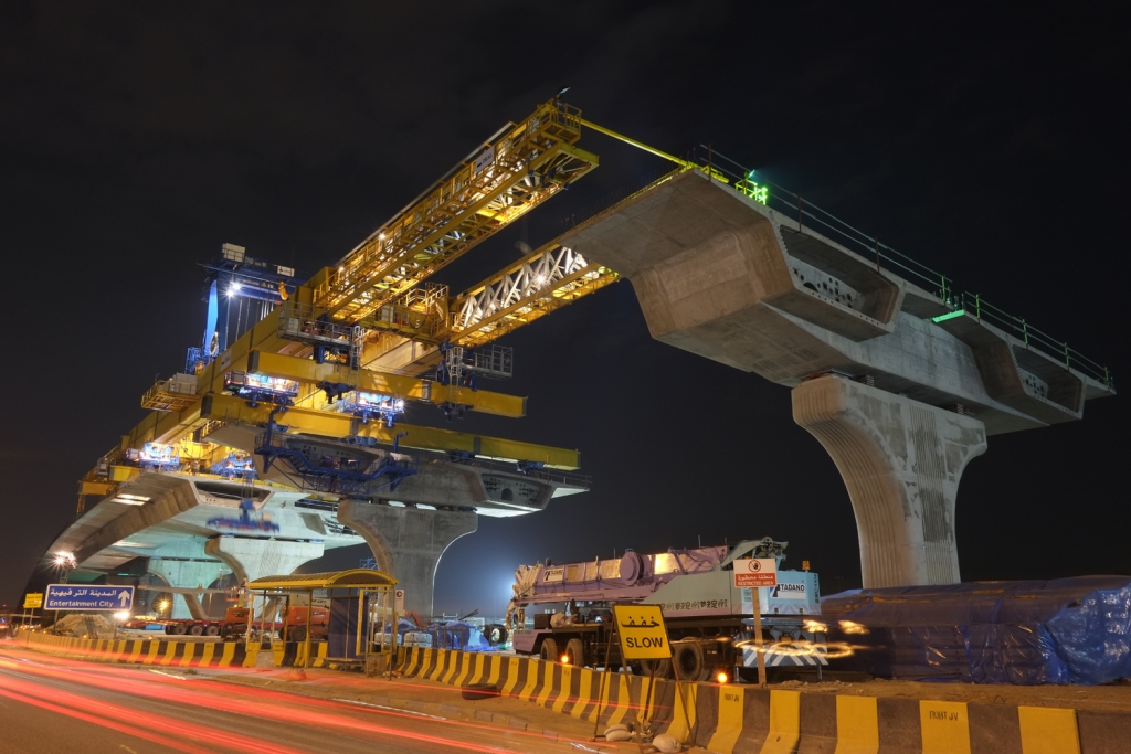 Tony Gee was commissioned to design the deck superstructure for 350,000m2 of elevated roadway, making this one of the largest precast segmental bridge projects in the world.