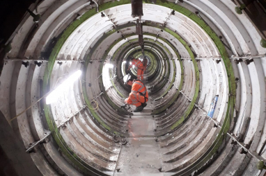 Reinforcement, similar to the works Barhale will complete at the Thames Lee Tunnel, being carried out at the QEII Reservoir.  