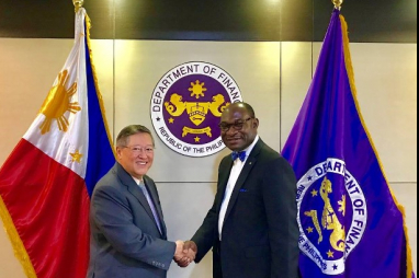 Philippines secretary of finance Carlos Dominguez and FIDIC chief executive Nelson Ogunshakin pictured at the Department of Finance.