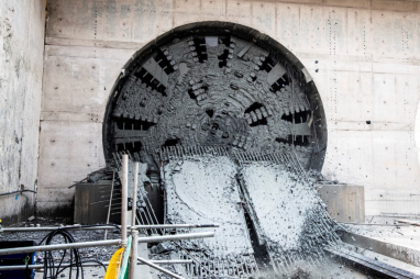 Massive Tunnel Boring Machine in Warwickshire becomes first on HS2 project to complete full journey underground.