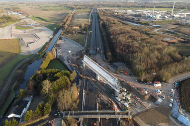 HS2 moves 12,600 tonne bridge over M42 a record 163 metres using innovative construction method.
