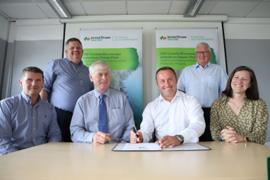 Seated left to right: Iarnród Éireann (Irish Rail) IM Department head of programmes and projects, Michael Danaher; Iarnród Éireann director infrastructure manager, Éamonn Ballance; Jacobs vice president Buildings & Infrastructure Ireland, Dominic Lynch and National Transport Authority heavy rail programme manager, Tamara Vazquez. Standing left to right: Iarnród Éireann IM Department ECRIPP programme manager, Aidan Bermingham and Jacobs project manager, Joe Magee.