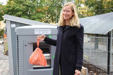 Katarina Luhr, Vice Mayor of Environment at City of Stockholm, inaugurating the first Envac waste inlet at Valla torg .