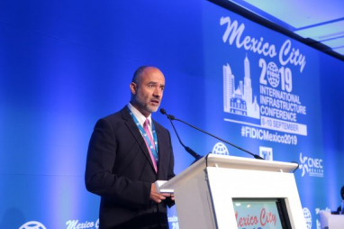Jesus Antonio Esteva Medina, minister of public infrastructures and services in the government of Mexico City, speaking at the FIDIC conference.