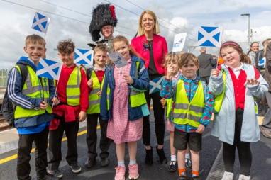 Scottish minister for transport Jenny Gilruth and Reston Primary School children at Reston station.