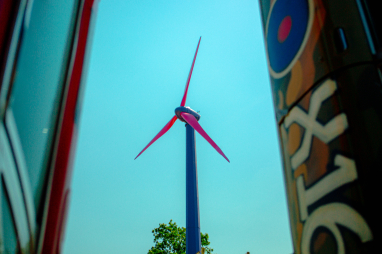 Octopus Energy builds wind turbine to power Glastonbury Festival's food stands.