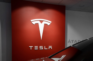 Tesla celebrates $375m lithium refining facility in Texas. Photo by Milan Csizmadia on Unsplash.