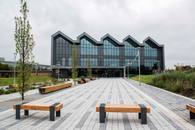 Willmott Dixon used Viewpoint to help them hand over the new £21m National College for High Speed Rail in Doncaster, snag free, two days ahead of schedule.