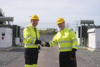 John Glen MP with SSE Renewables head of construction - solar and battery, Alun Robinson - Image: SSE Renewables