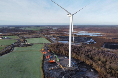 First turbine installed at Yellow River Wind Farm. Image: SSE Renewables