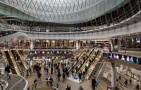 image shows the Fulton Center in New York, the interior of which features the type of mixed use facilities that a new Liverpool station could include.