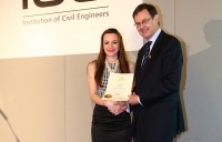 Kate Matthews receiving her EngTech certificate from ICE president Professor David Balmforth